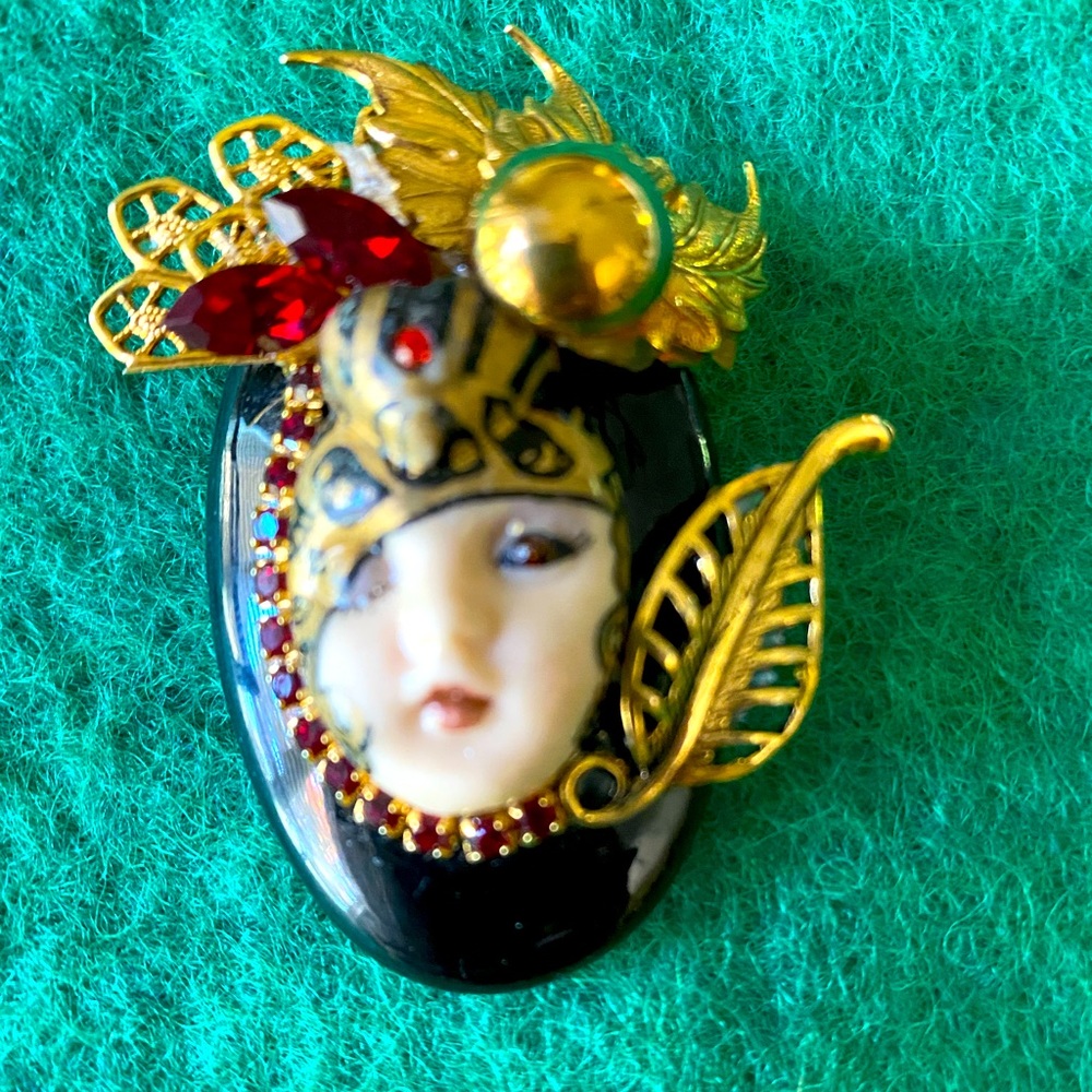 Wendy Gell Vintage Brouch
